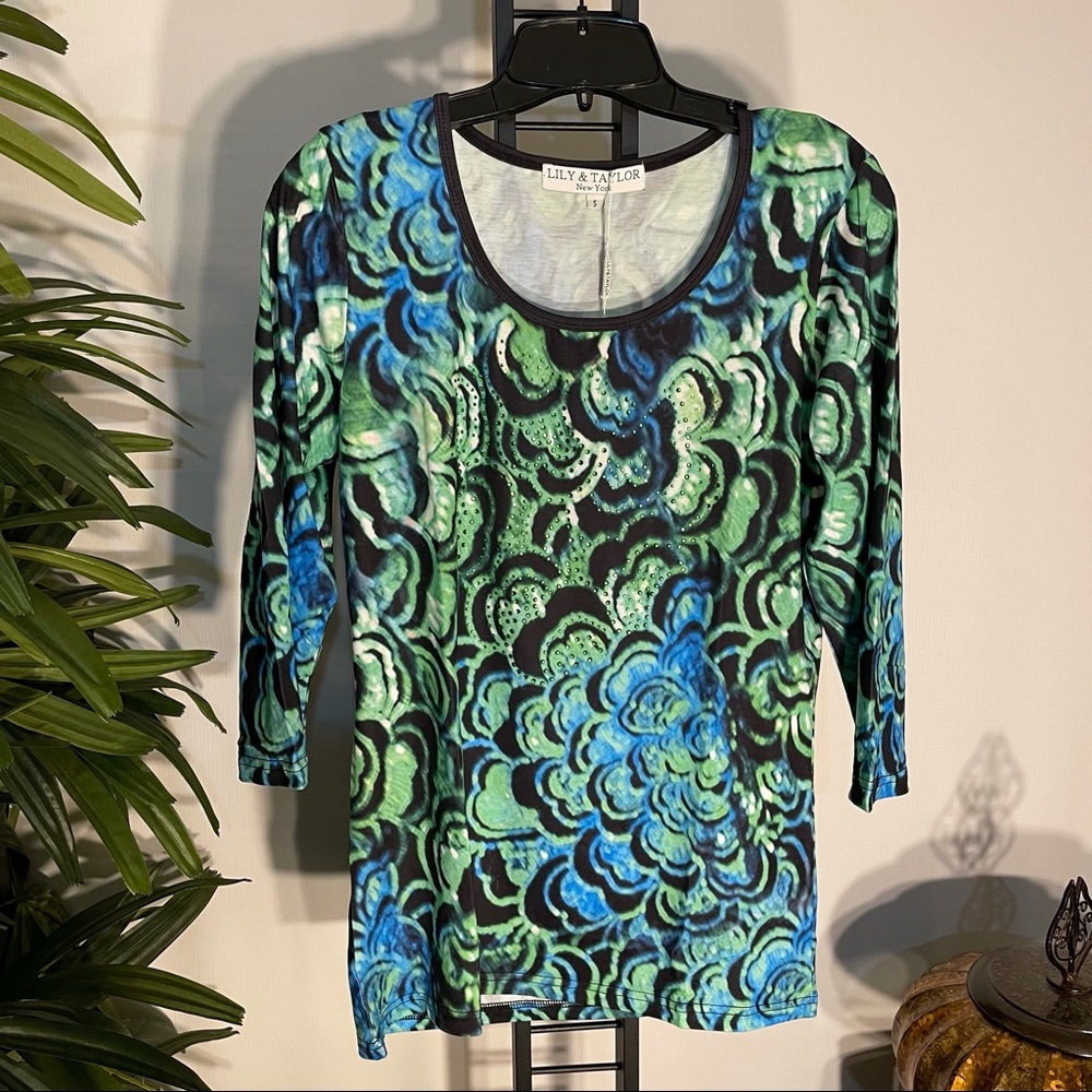 LILY & TAYLOR KNITTED EMBELLISHED BLOUSE